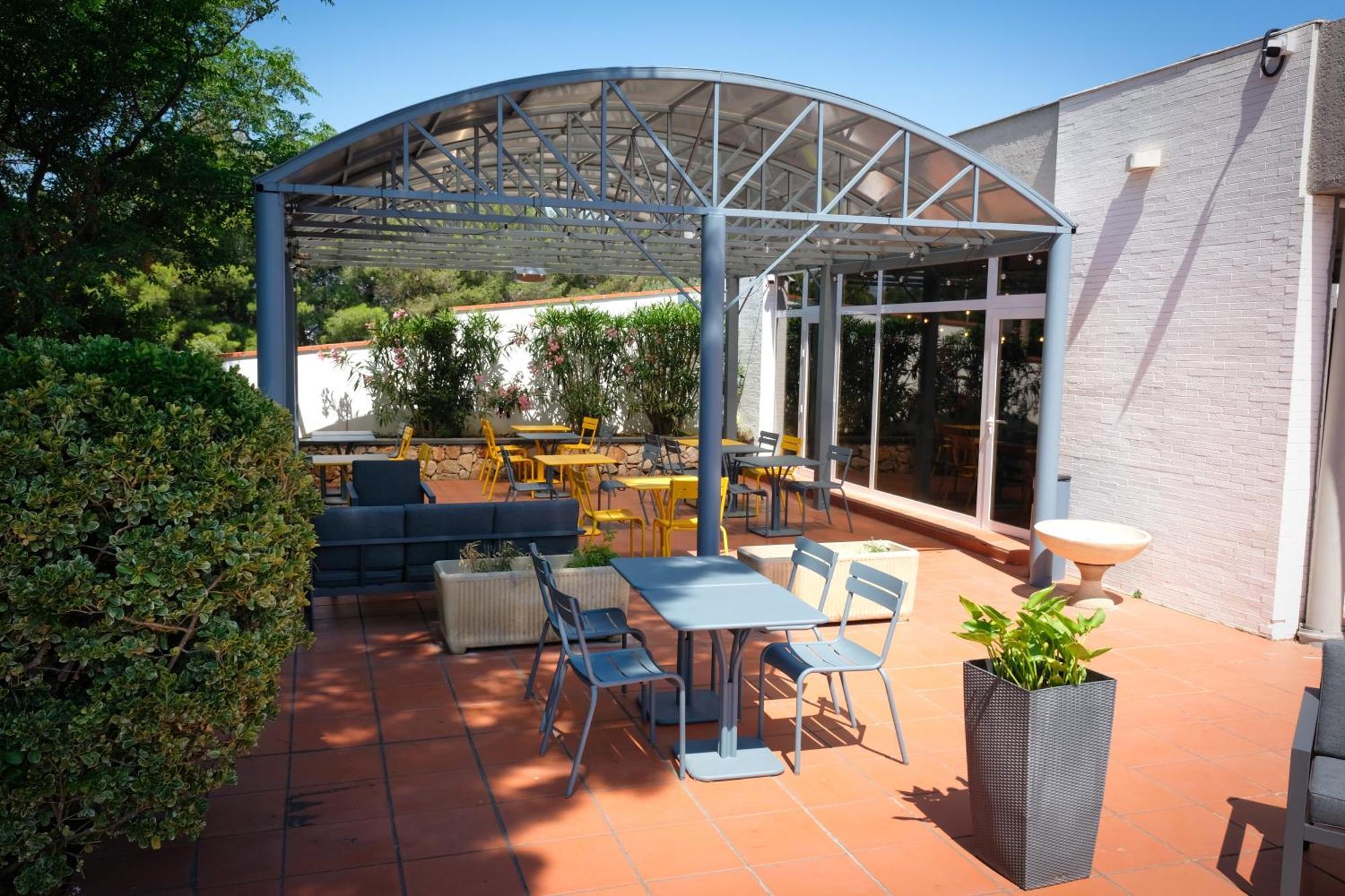 Campanile Perpignan Nord - Aeroport Hotel Rivesaltes Exterior photo